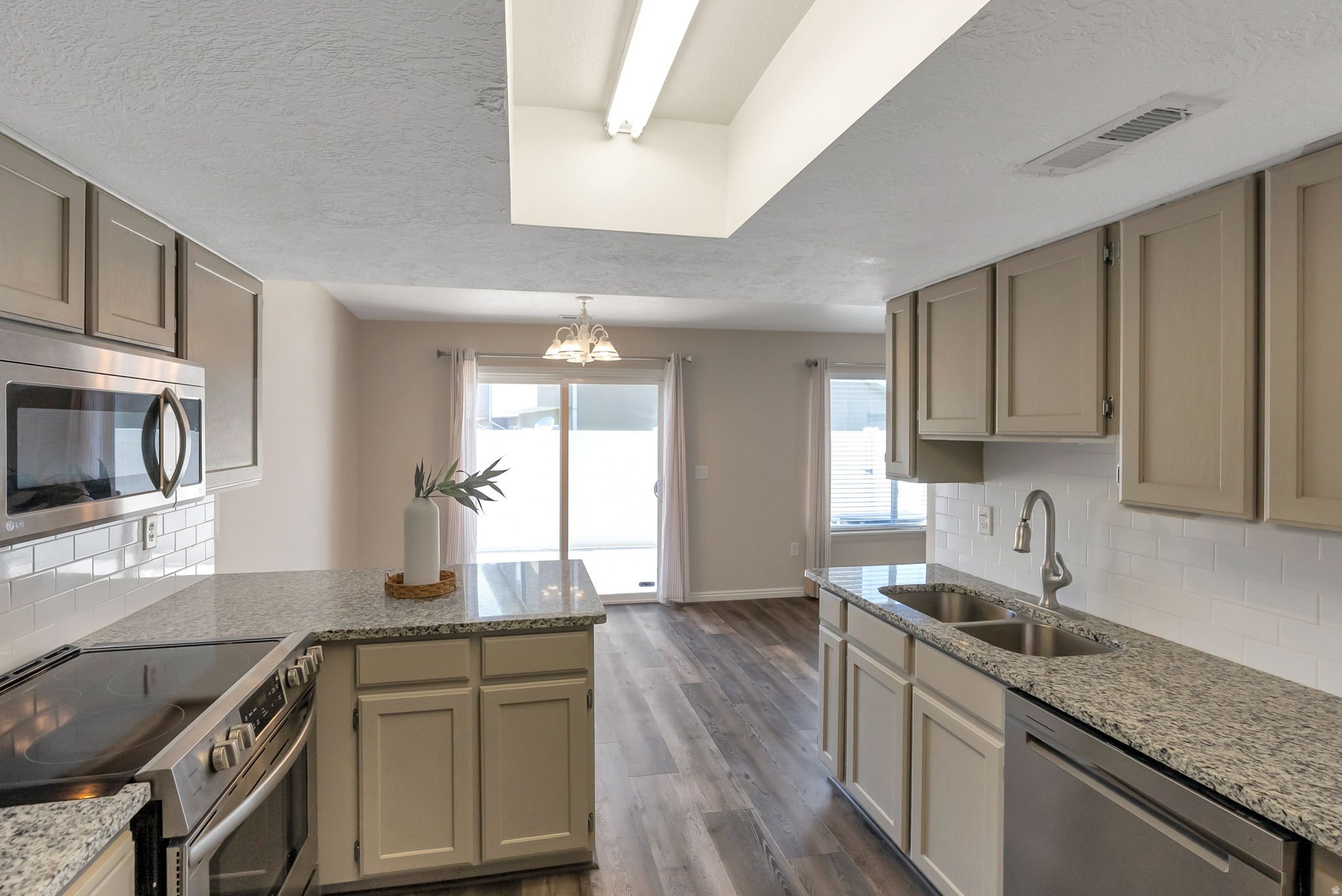 COLONIAL SPRINGS - Residential