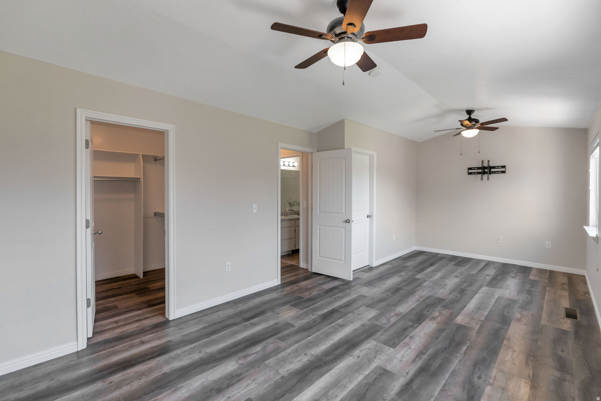 COLONIAL SPRINGS - Residential