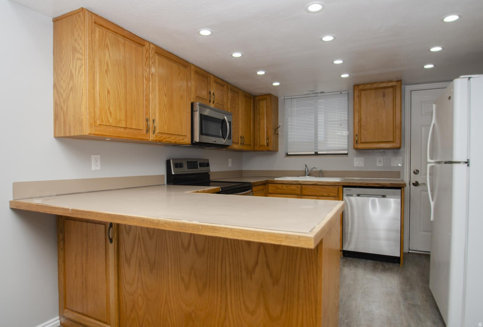 SECRET COVE CONDOMIN - Residential Lease