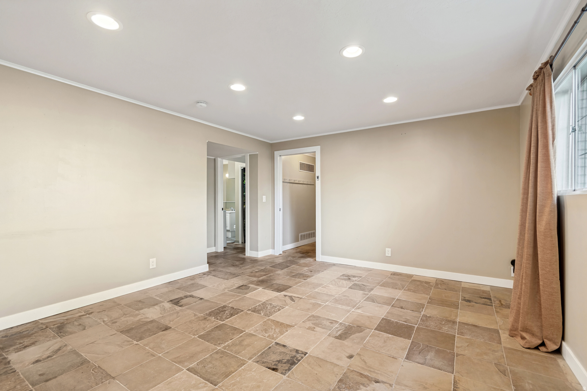 RIVERVIEW EAST - Residential