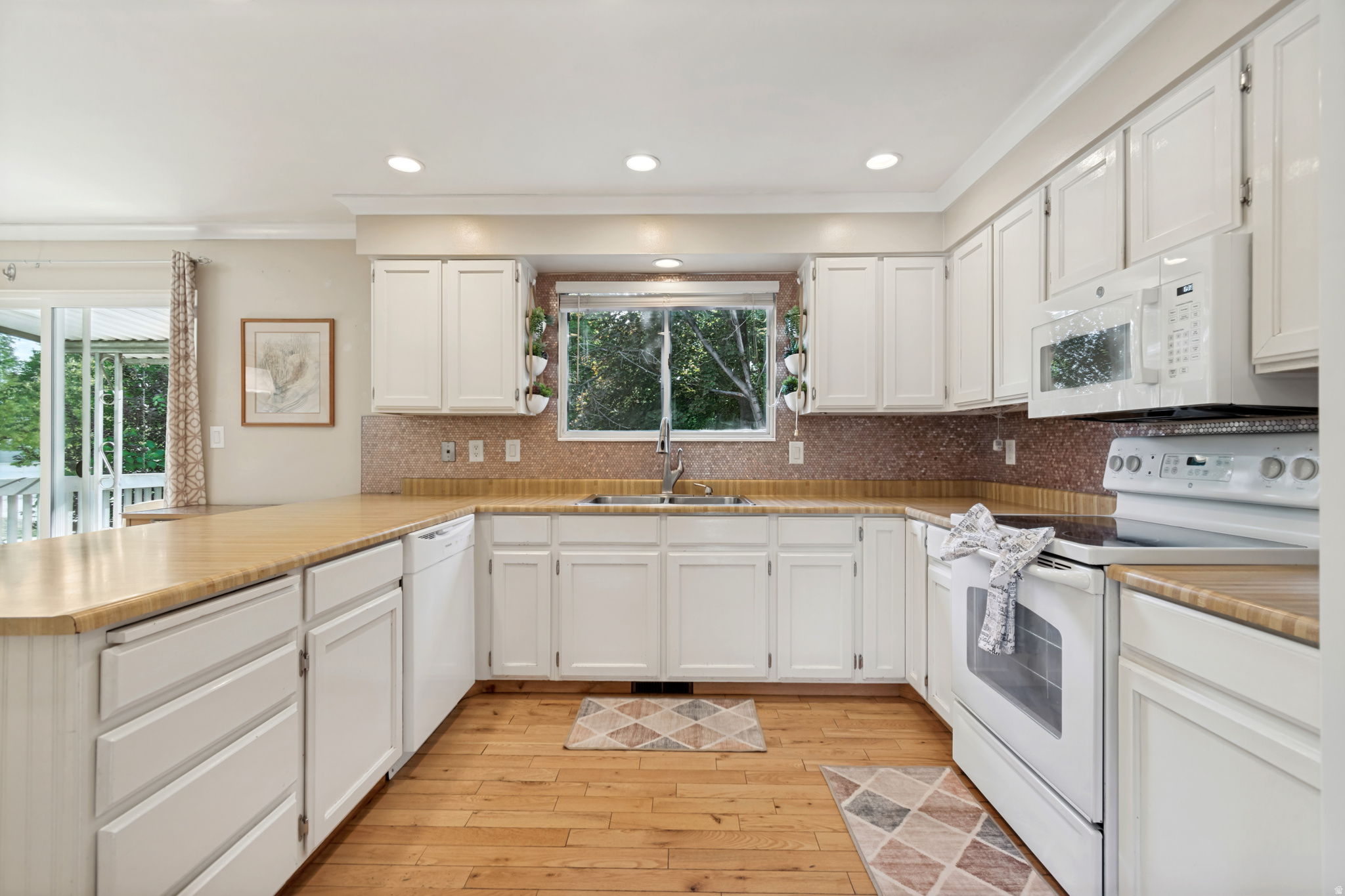 RIVERVIEW EAST - Residential
