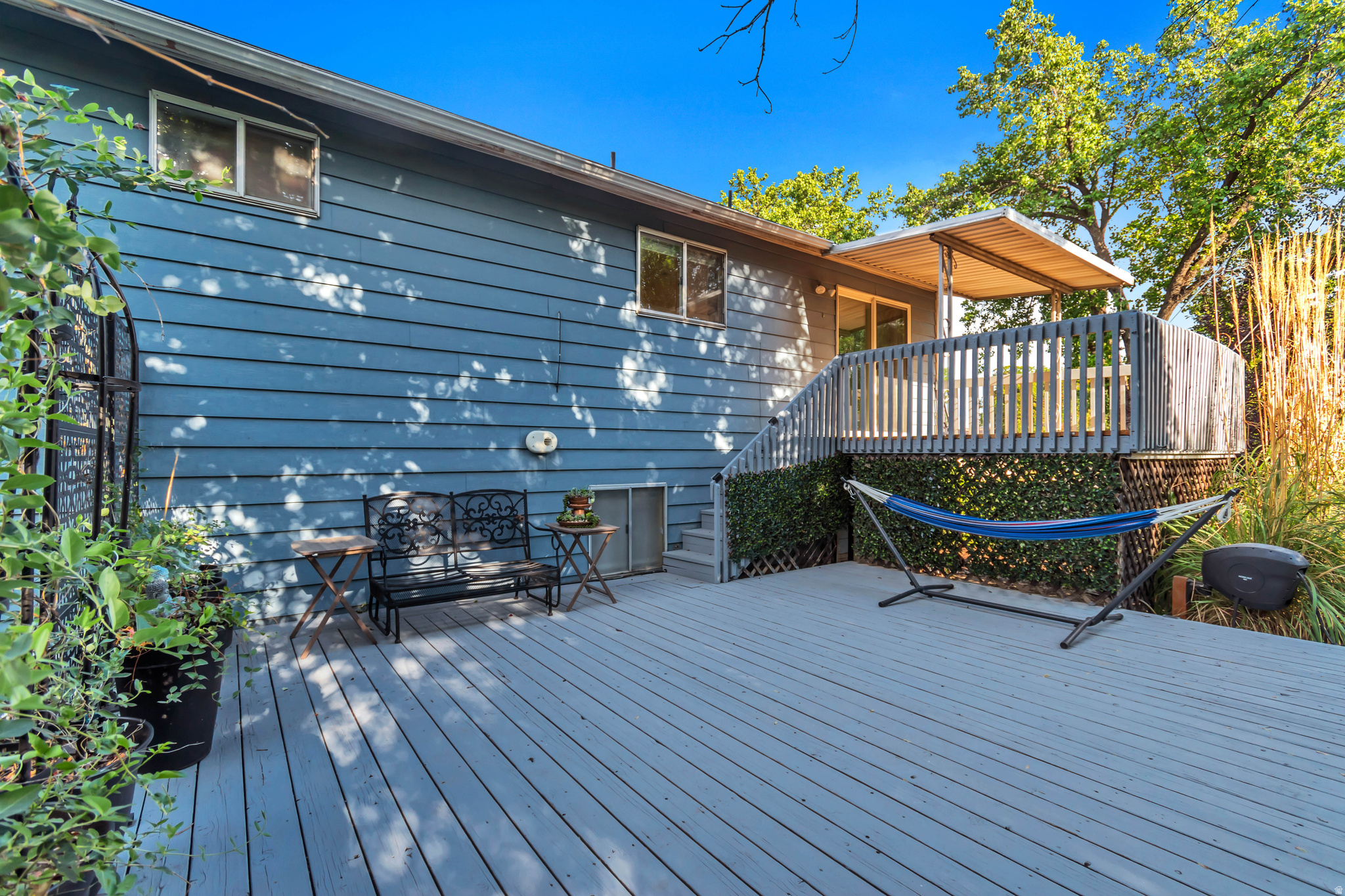 RIVERVIEW EAST - Residential