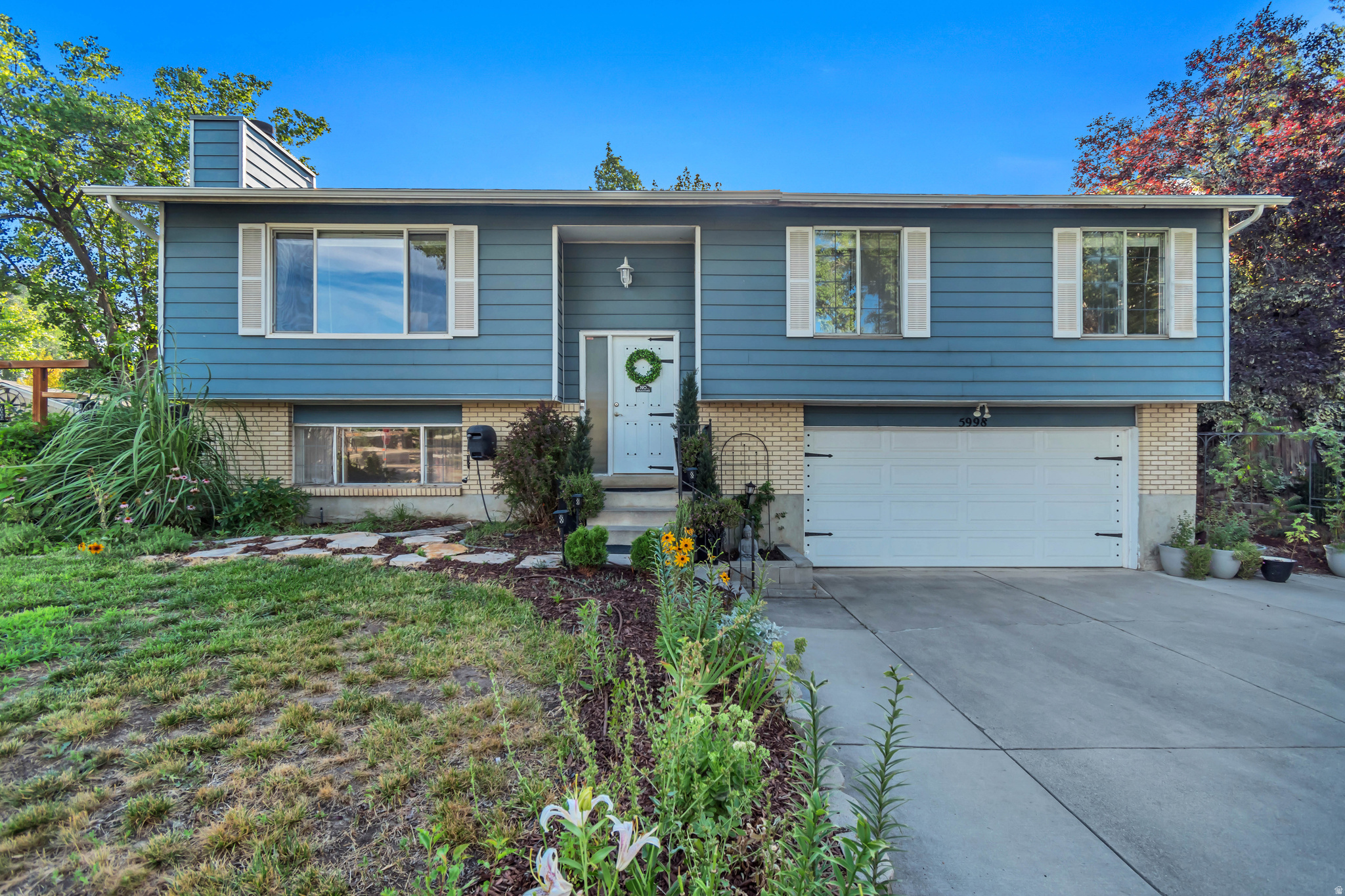 RIVERVIEW EAST - Residential
