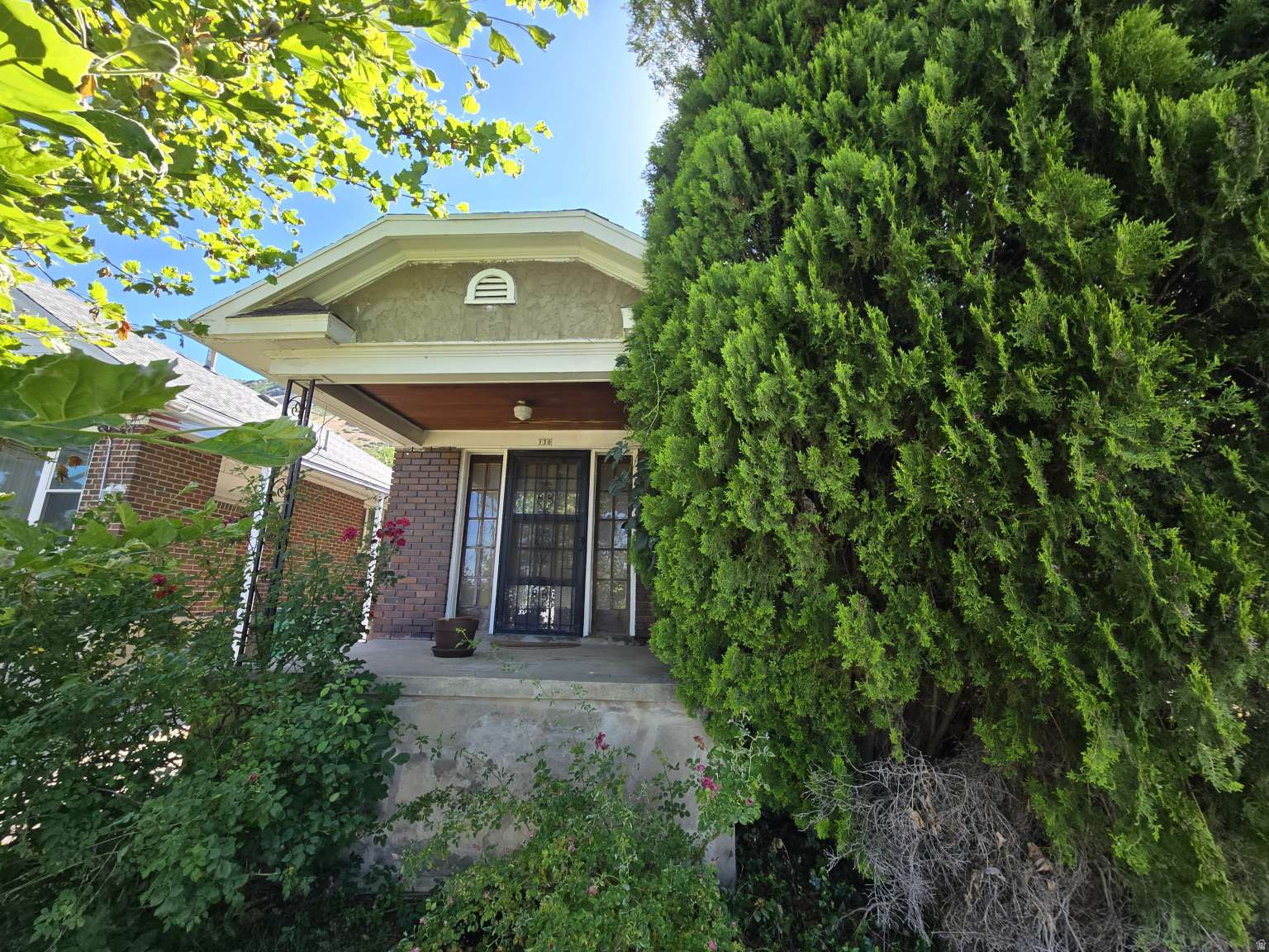 Located at Farmington, this 3-bed, 1-bath cottage sits on a generous 0.42-acre lot in a highly desirable neighborhood. Loved by the same for 57 years, this character-filled, 950 sq ft residence is ready for its next chapter. It offers a rare opportunity for a buyer looking to honor its legacy, personalize its unique charm, and pass it along to cherish. Perfect for those who appreciate property with true soul and a spacious yard.