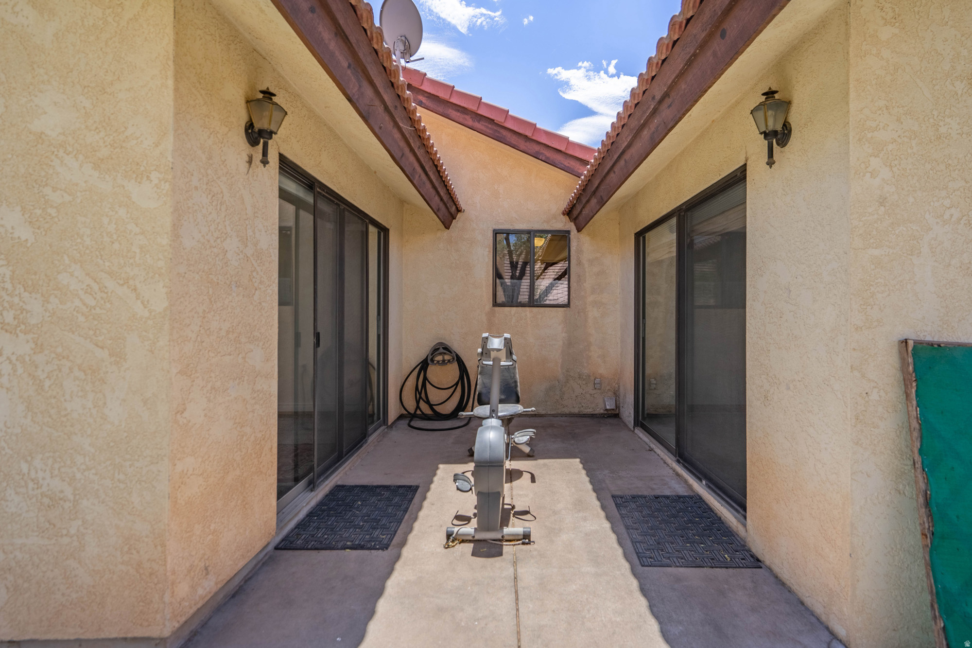 BLOOMINGTON HILLS - Residential