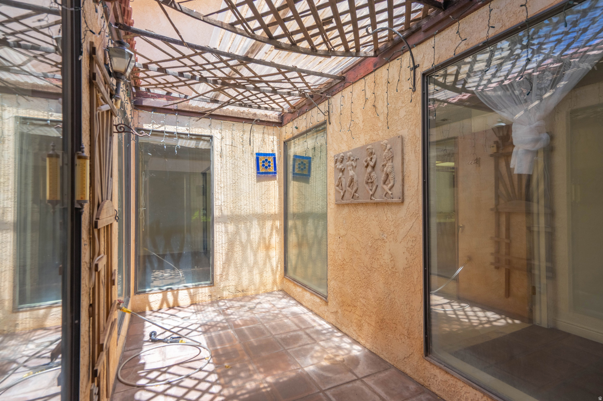 BLOOMINGTON HILLS - Residential