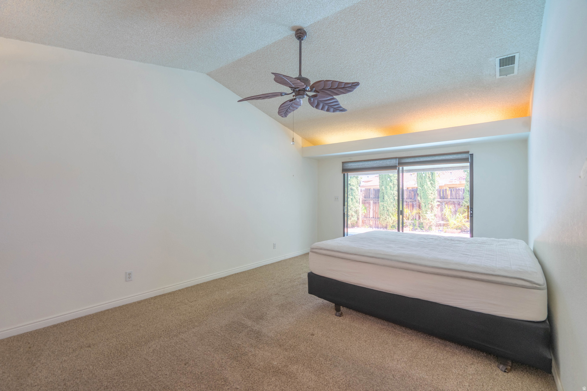 BLOOMINGTON HILLS - Residential