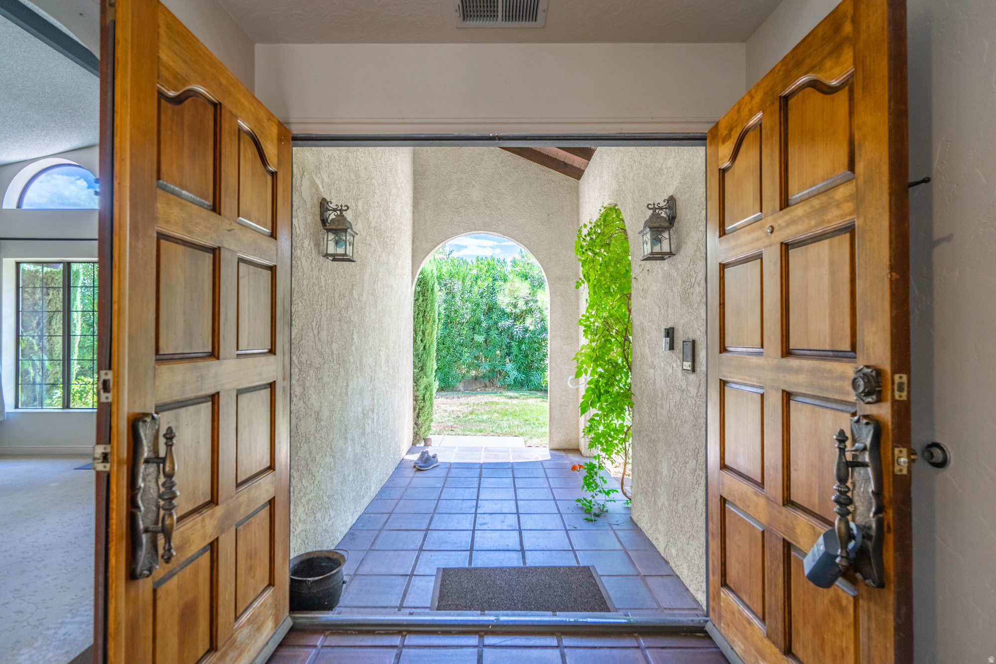 BLOOMINGTON HILLS - Residential