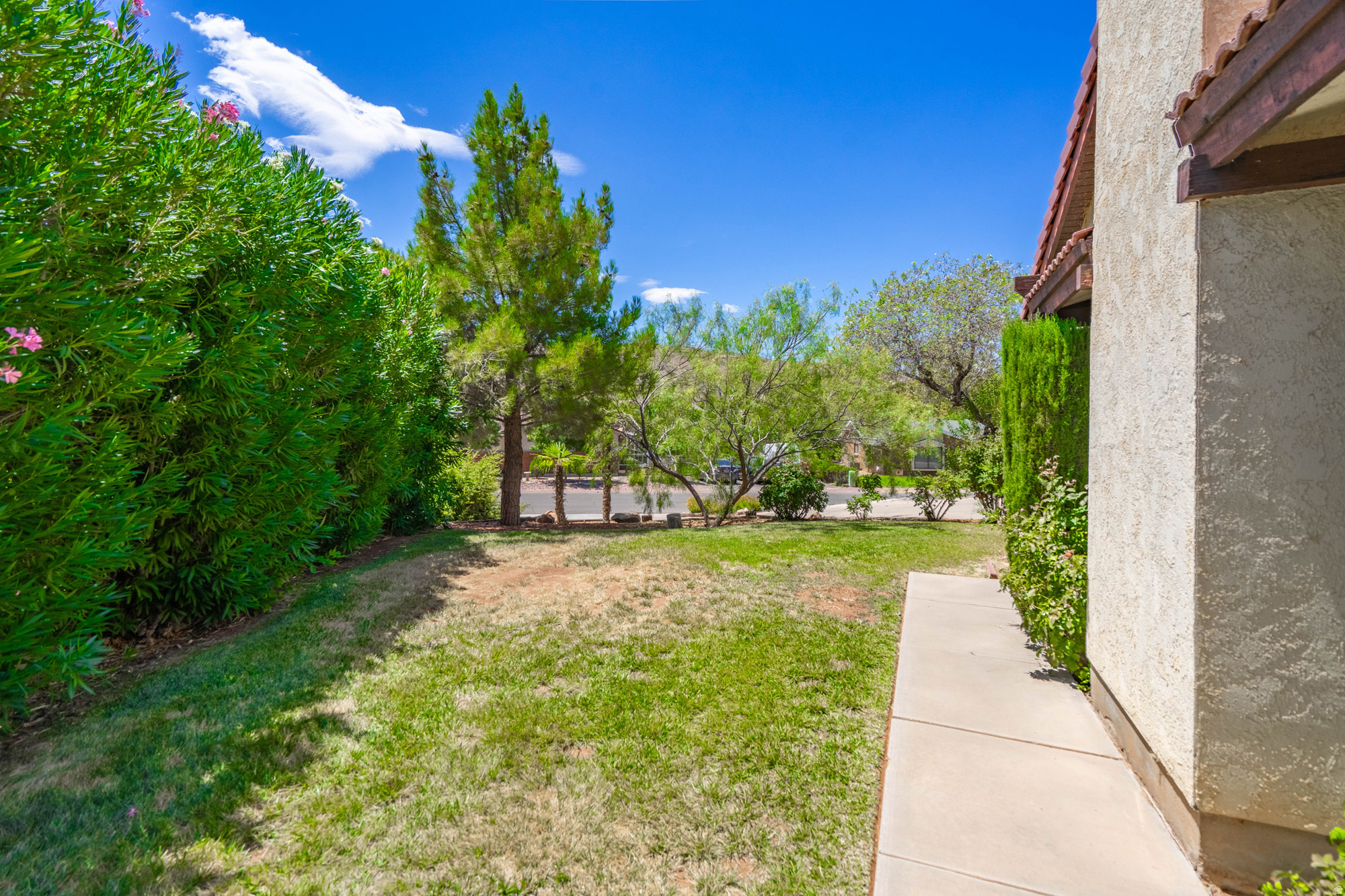 BLOOMINGTON HILLS - Residential