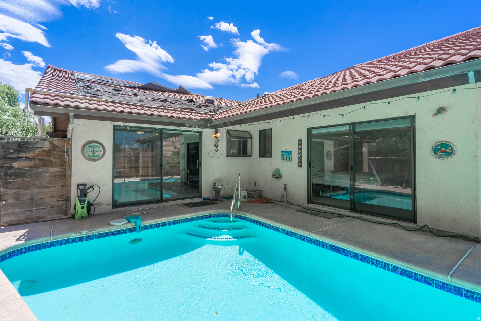 BLOOMINGTON HILLS - Residential
