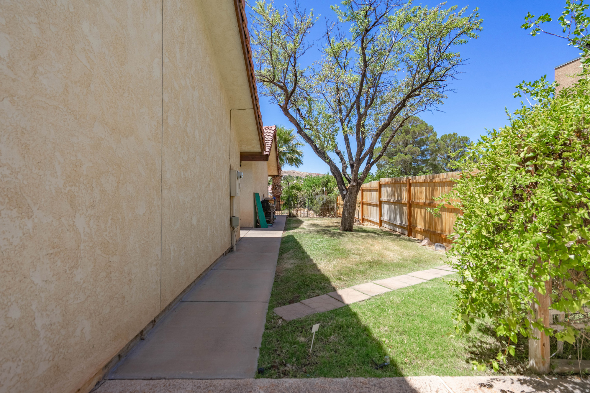 BLOOMINGTON HILLS - Residential