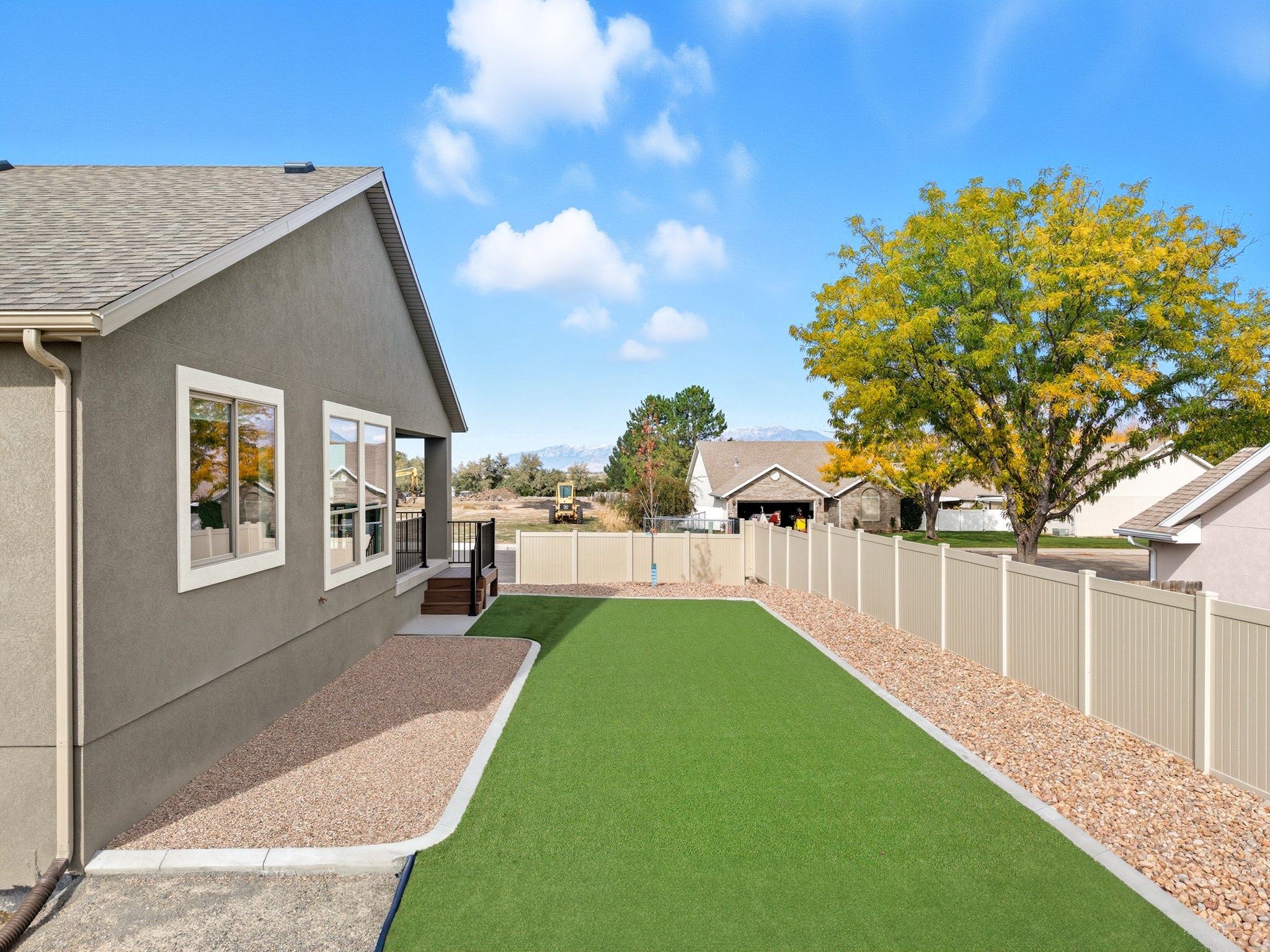 MOUNT LOAFER FLATS - Residential