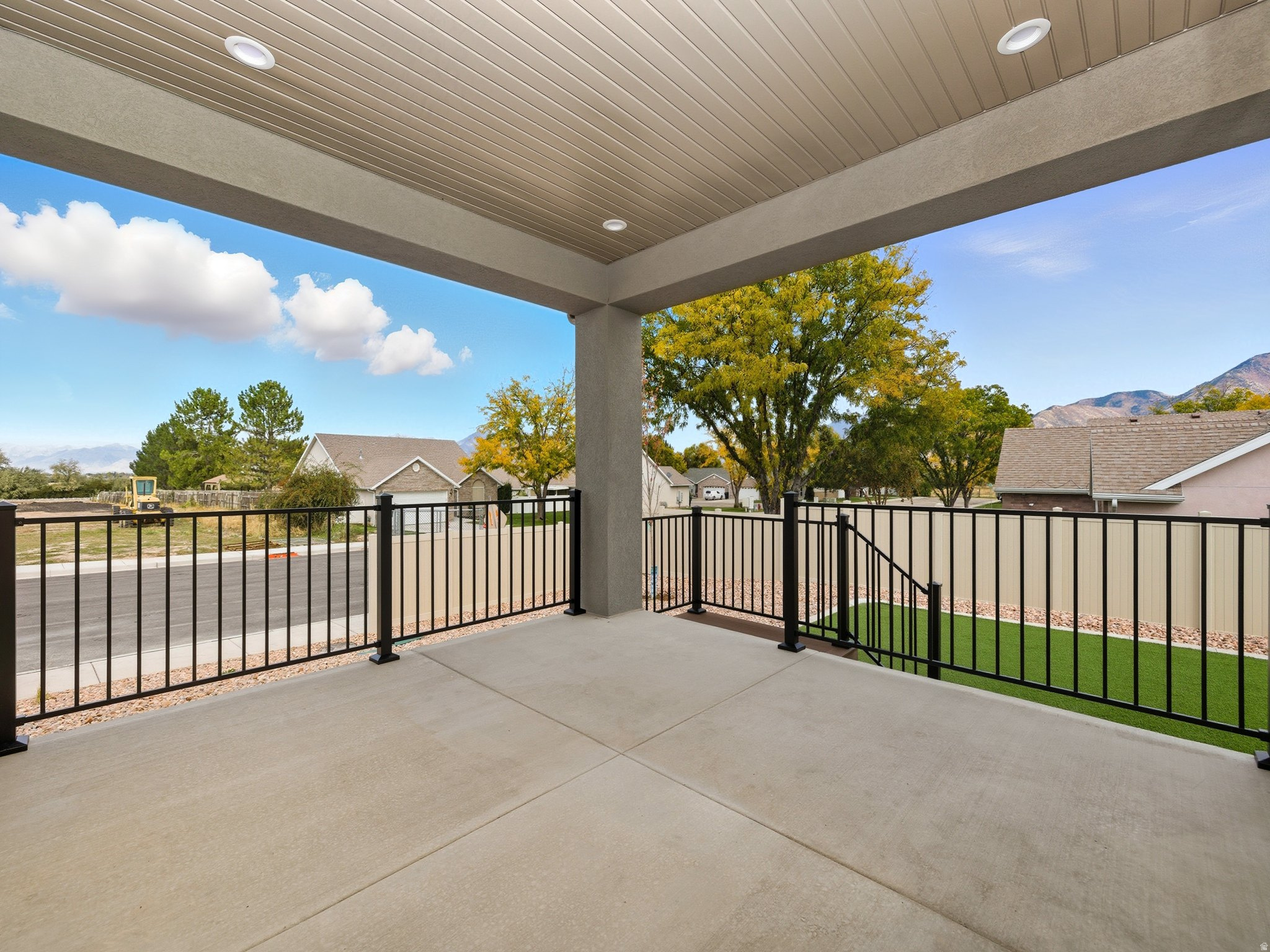 MOUNT LOAFER FLATS - Residential