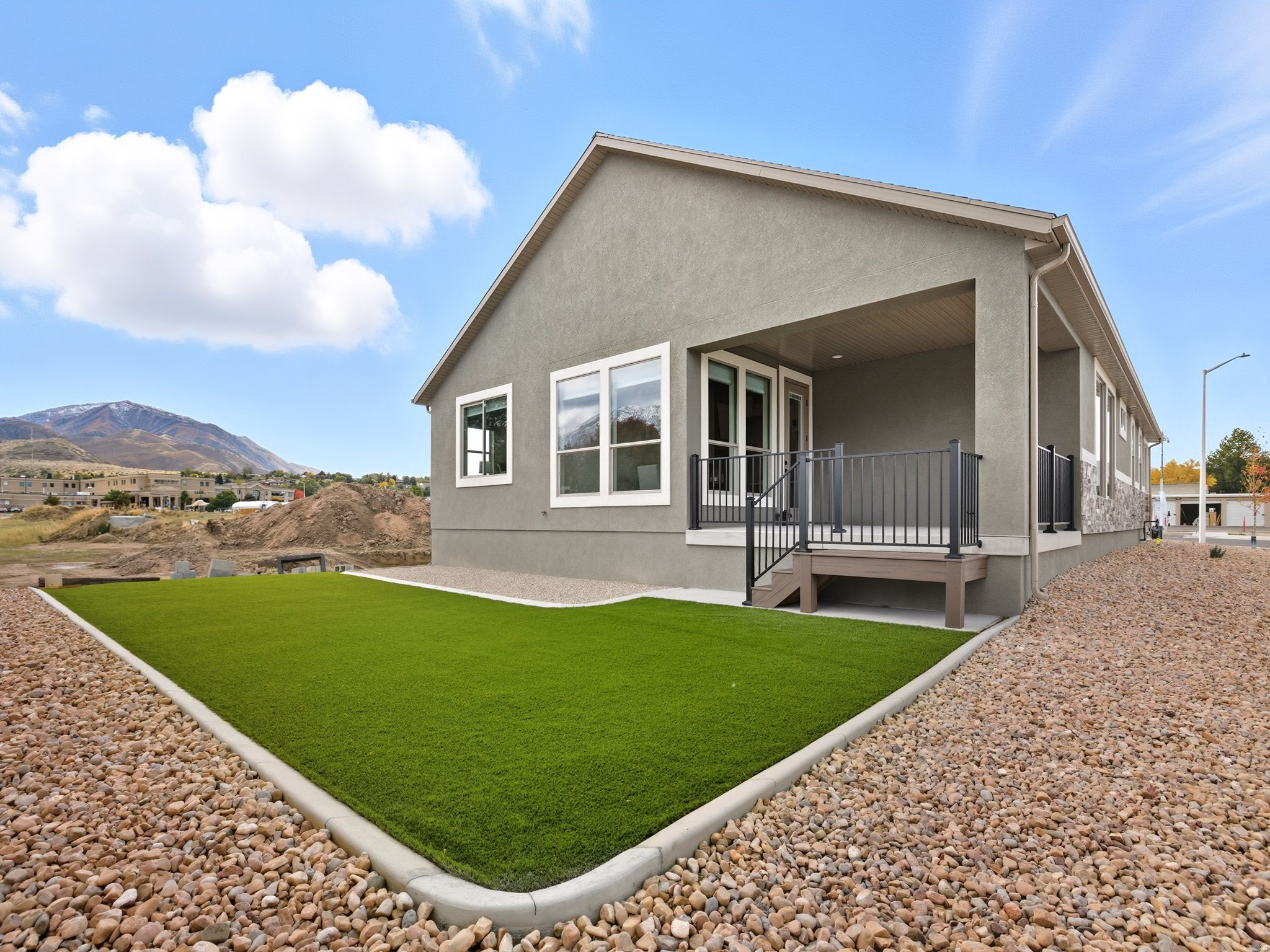 MOUNT LOAFER FLATS - Residential