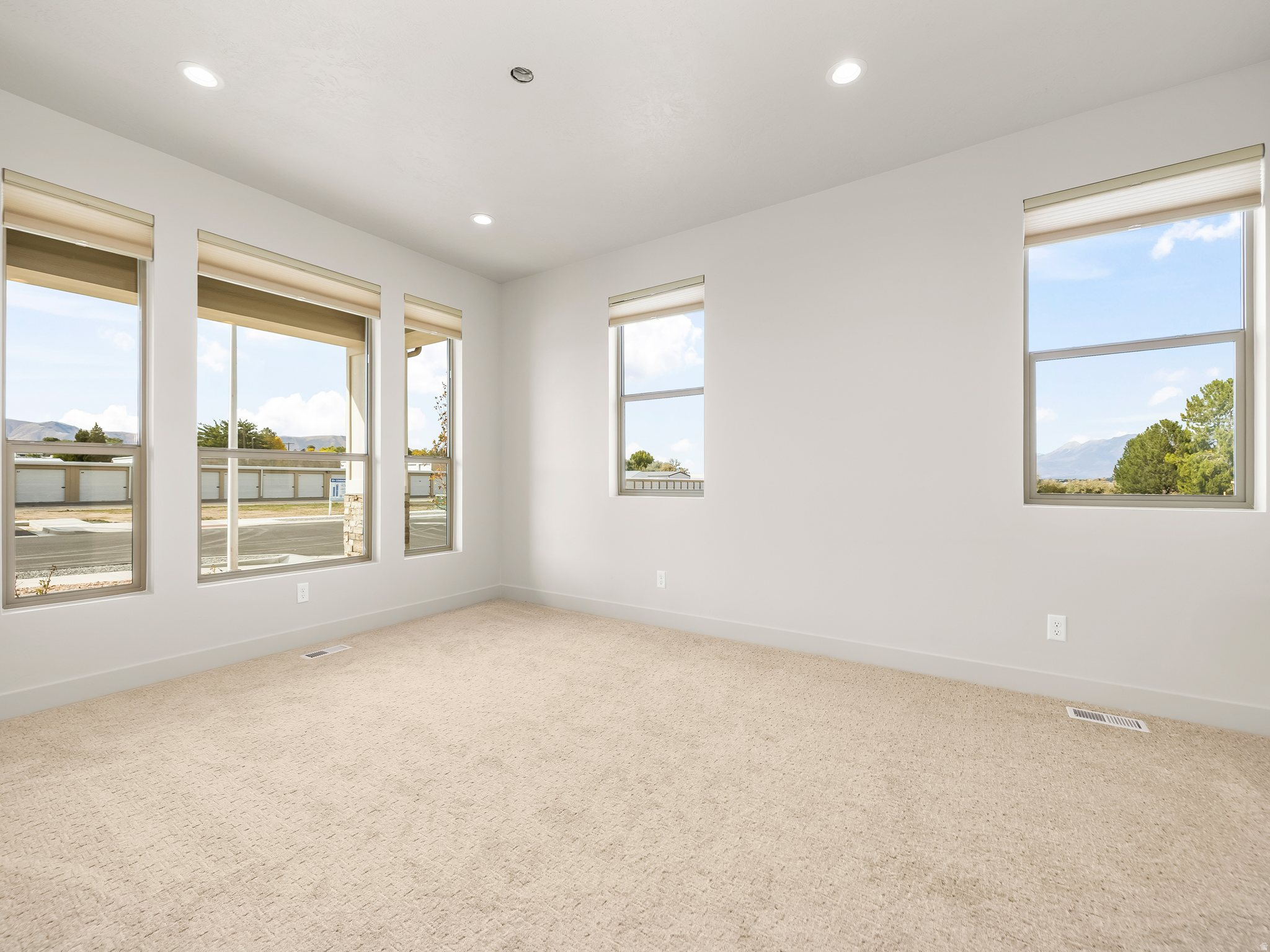 MOUNT LOAFER FLATS - Residential