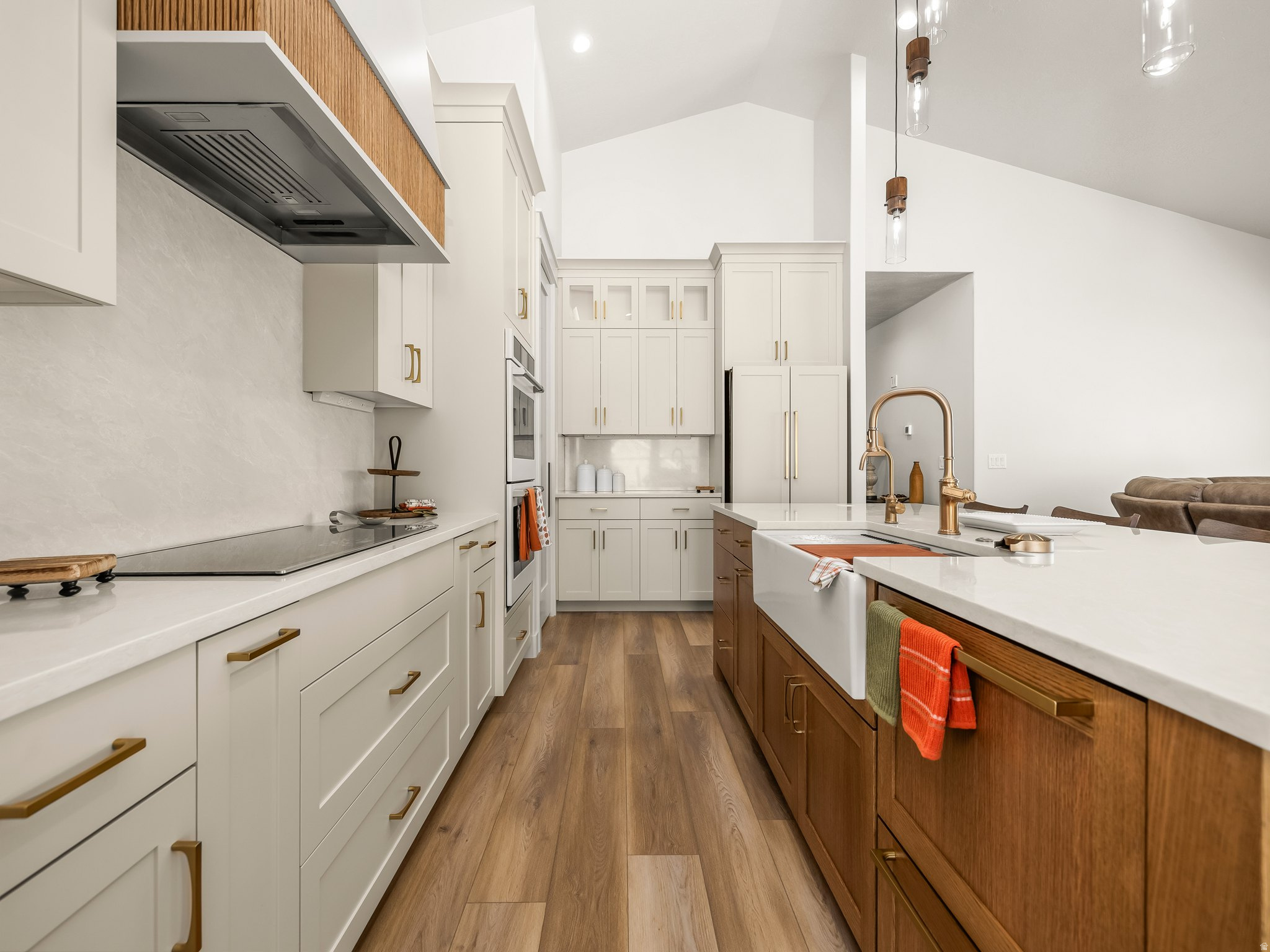 MOUNT LOAFER FLATS - Residential