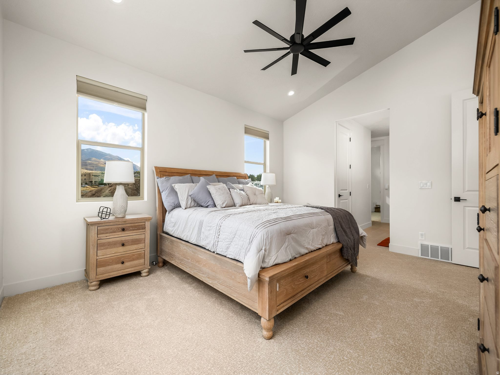 MOUNT LOAFER FLATS - Residential