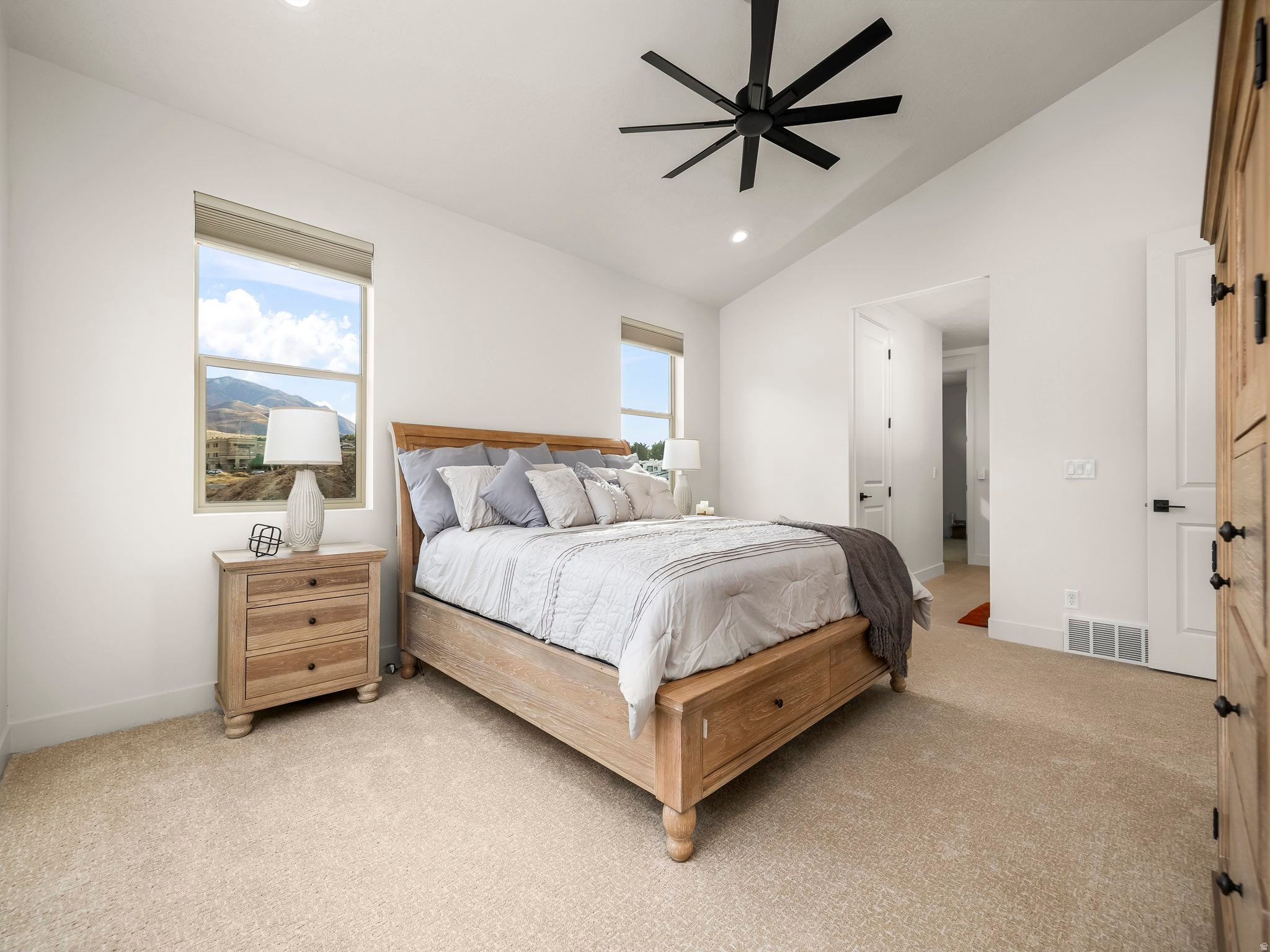 MOUNT LOAFER FLATS - Residential