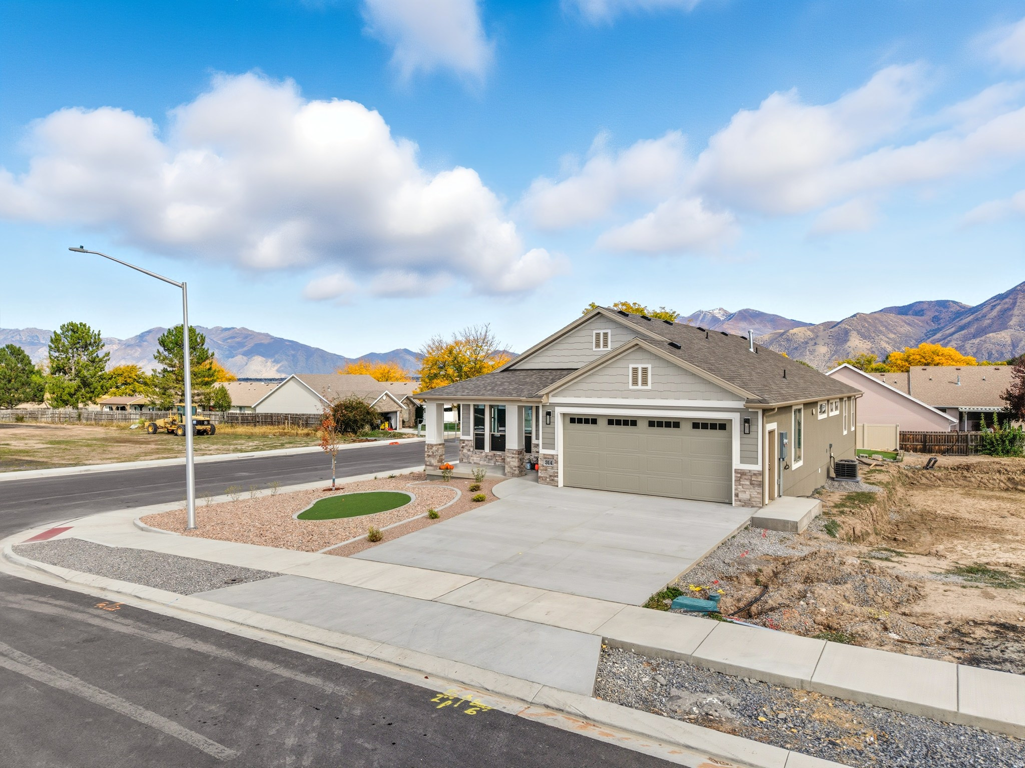 MOUNT LOAFER FLATS - Residential