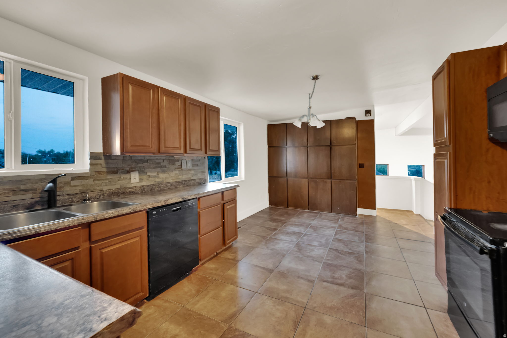 CANYON POINT IN CENTERVILLE - Residential
