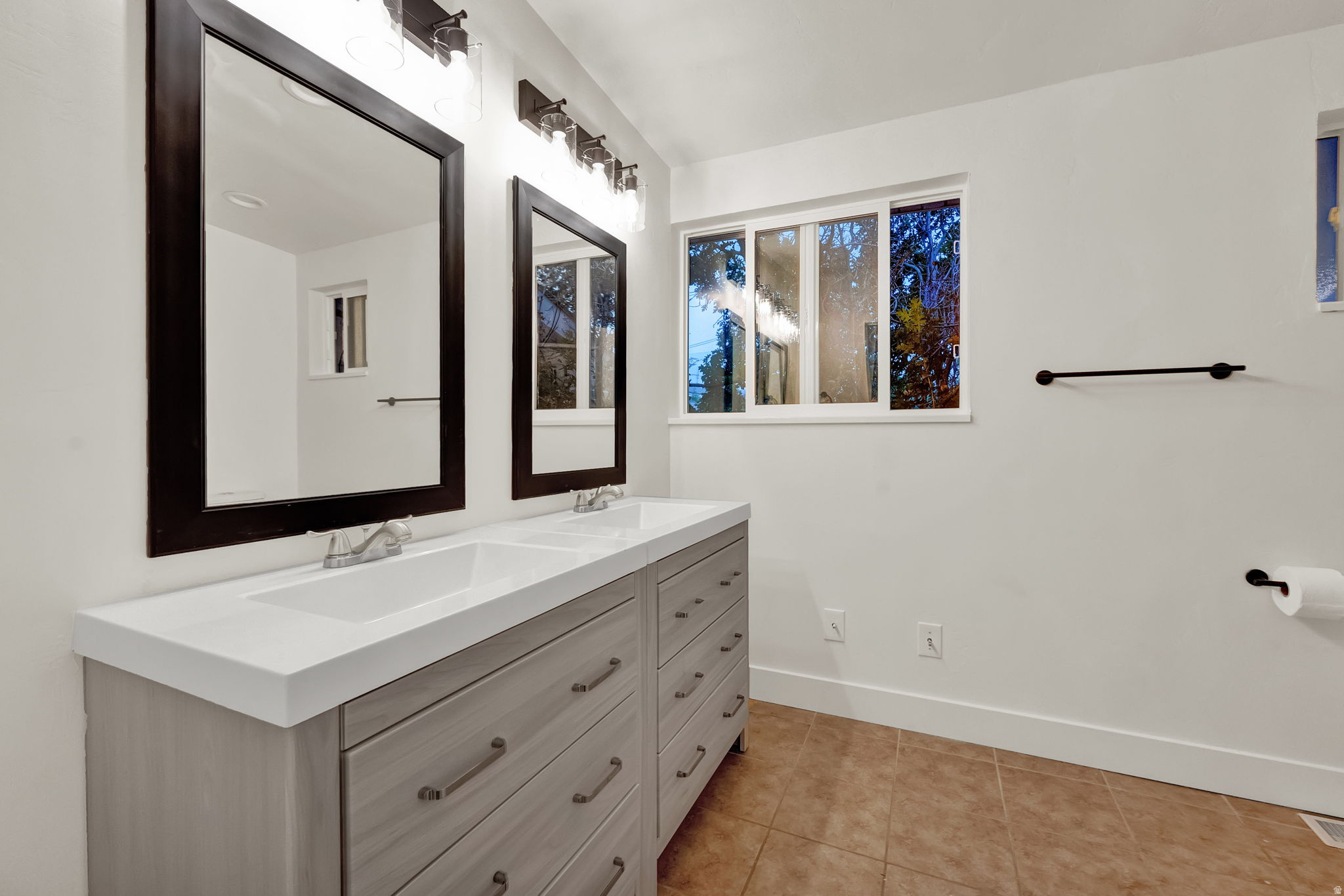 CANYON POINT IN CENTERVILLE - Residential