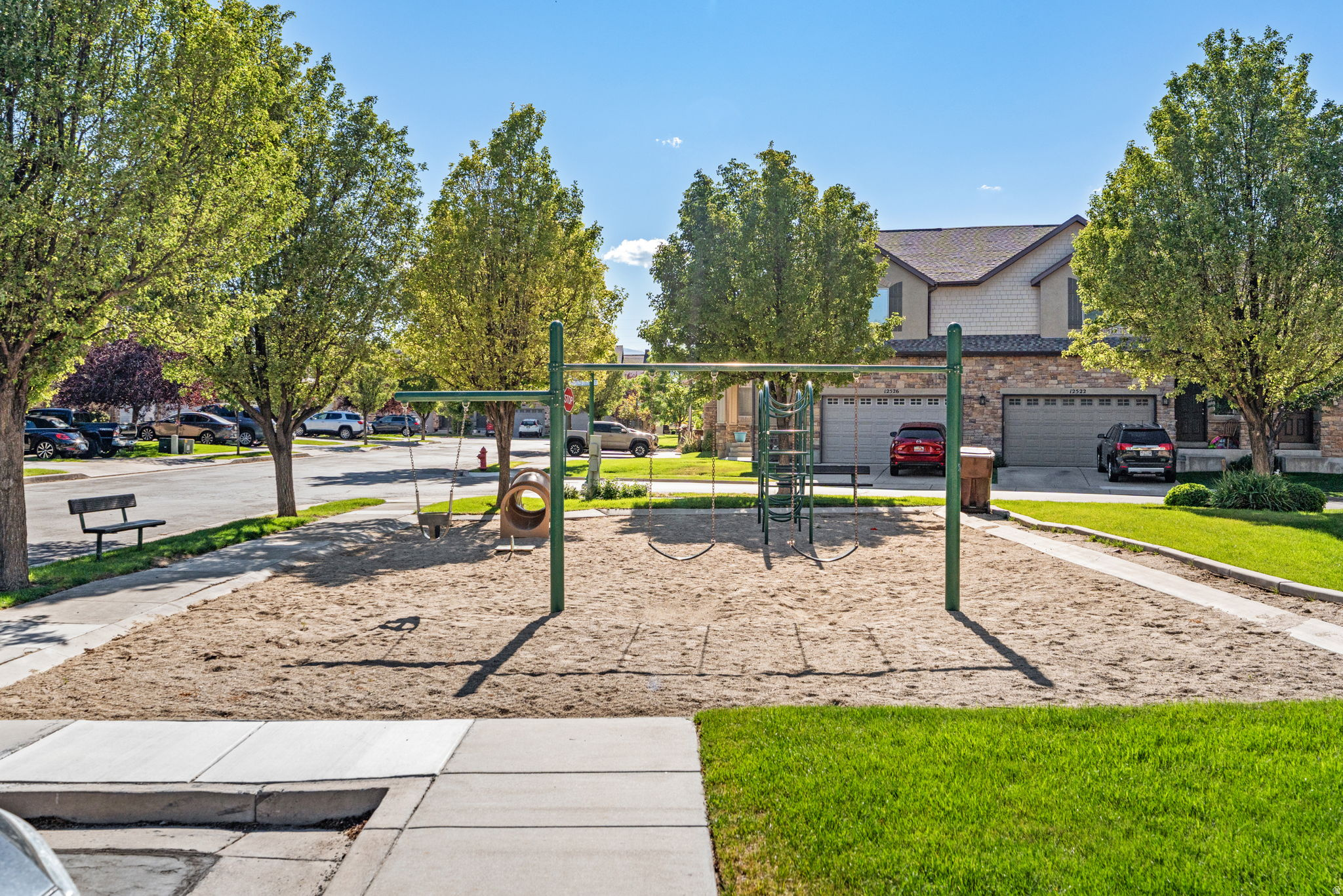 COUNTRY VIEW CONDOMI - Residential