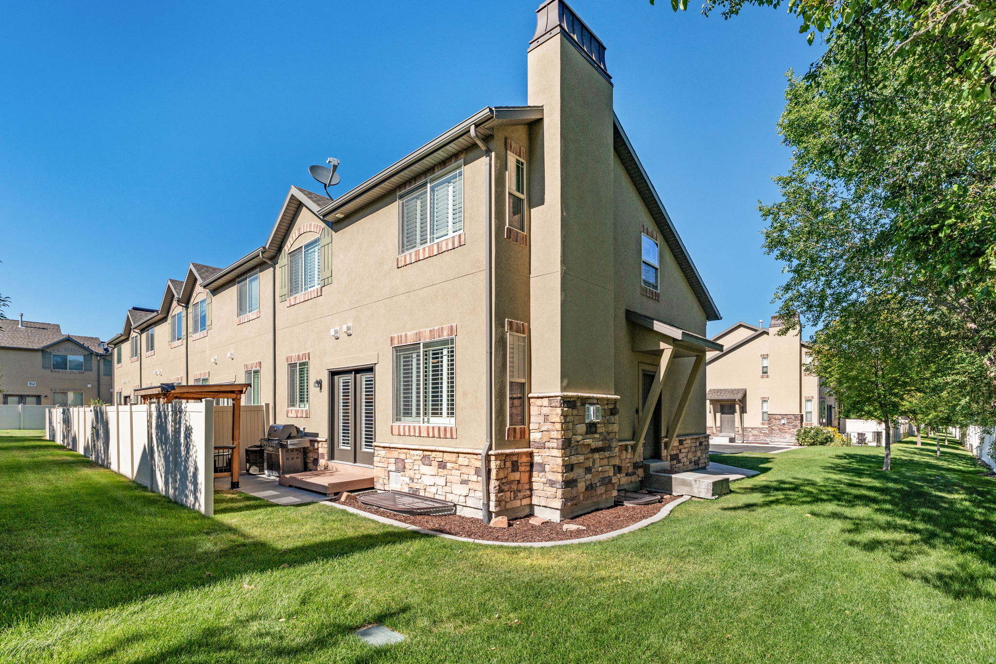 COUNTRY VIEW CONDOMI - Residential