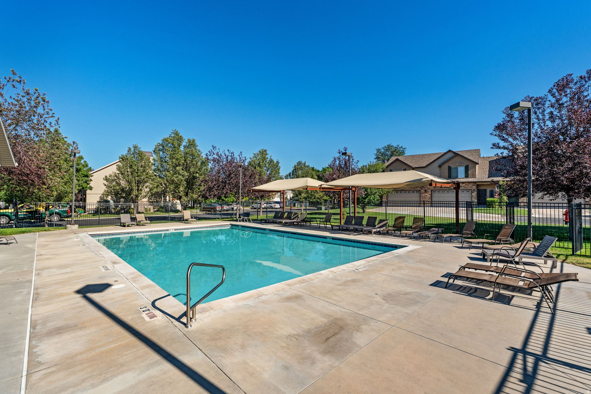 COUNTRY VIEW CONDOMI - Residential