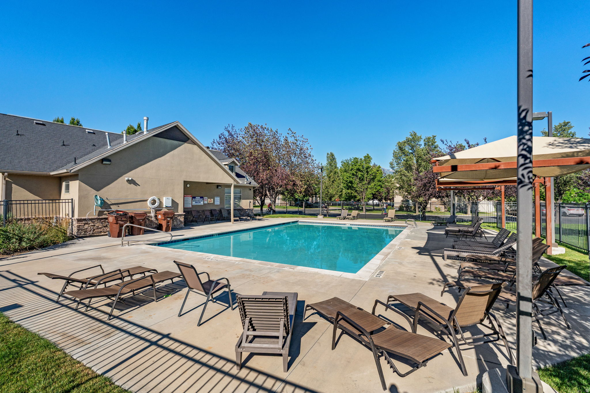 COUNTRY VIEW CONDOMI - Residential