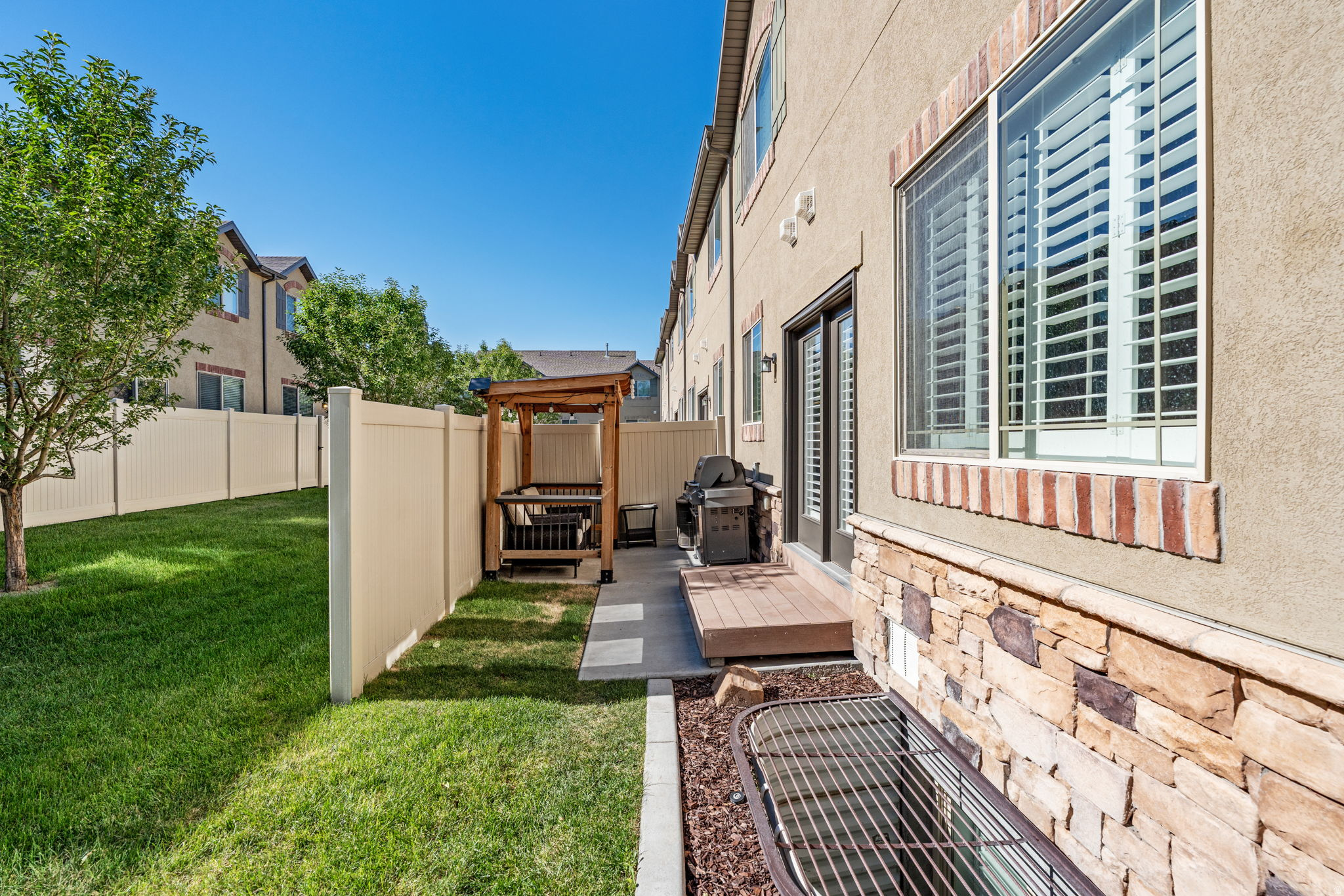 COUNTRY VIEW CONDOMI - Residential
