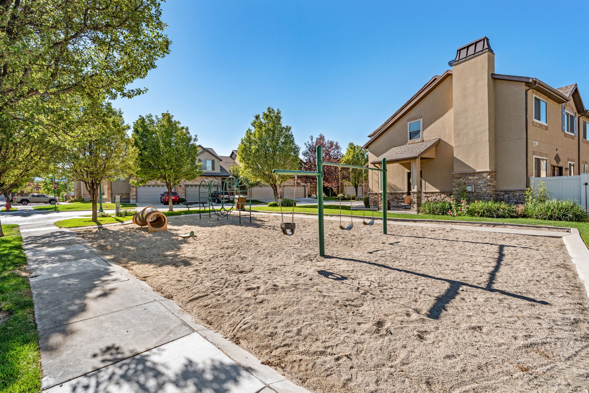 COUNTRY VIEW CONDOMI - Residential