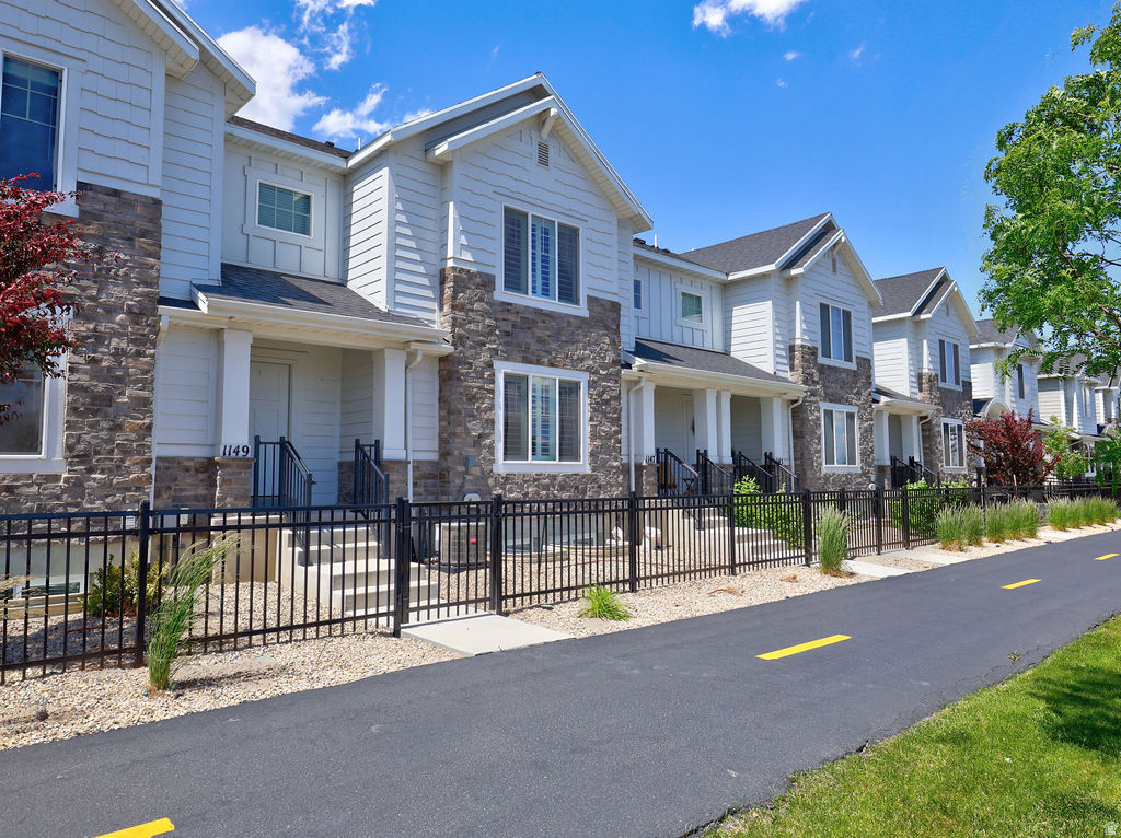 DEL MONTE TOWNHOMES - Residential