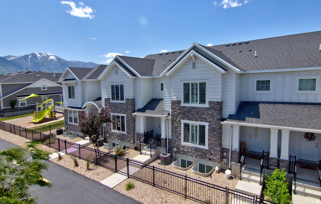DEL MONTE TOWNHOMES - Residential