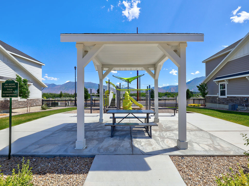 DEL MONTE TOWNHOMES - Residential