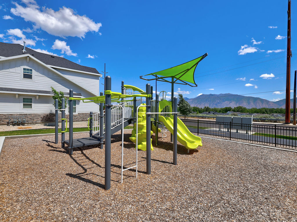 DEL MONTE TOWNHOMES - Residential