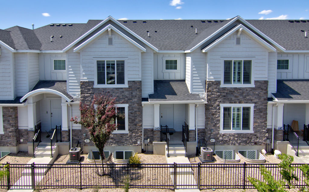 DEL MONTE TOWNHOMES - Residential