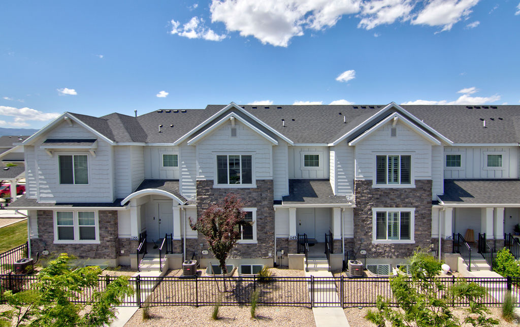 DEL MONTE TOWNHOMES - Residential
