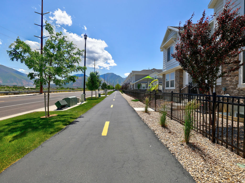 DEL MONTE TOWNHOMES - Residential
