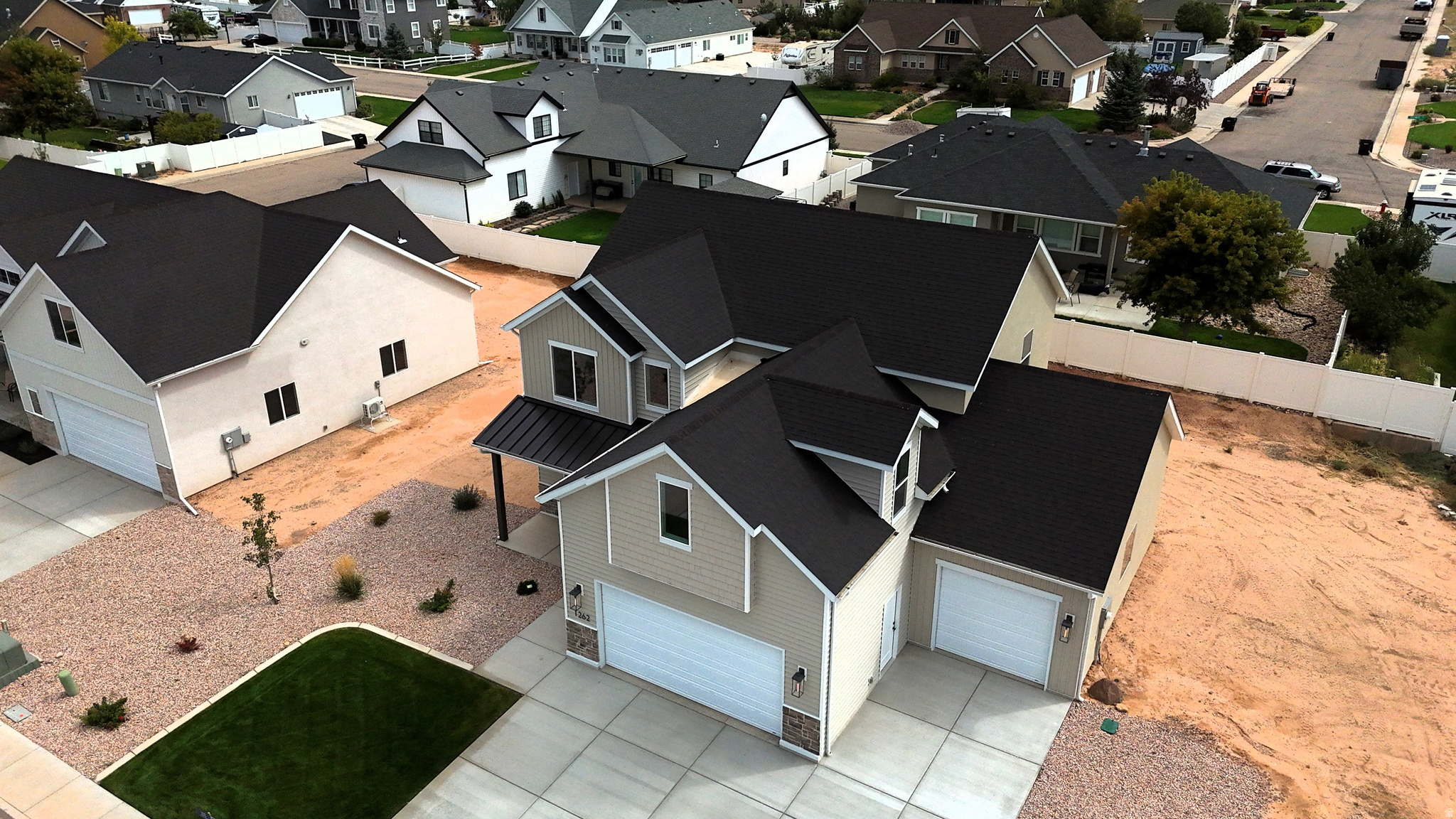EQUESTRIAN POINTE - Residential