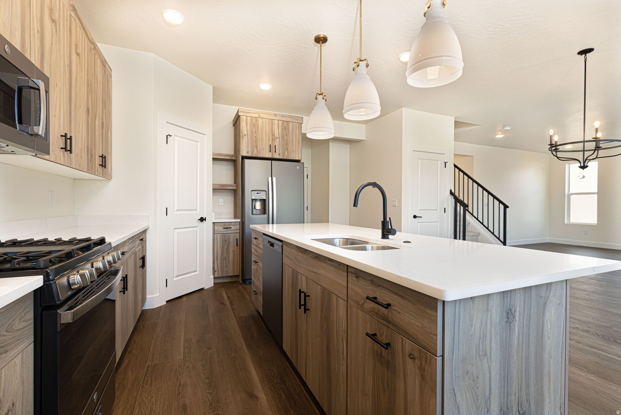 EQUESTRIAN POINTE - Residential