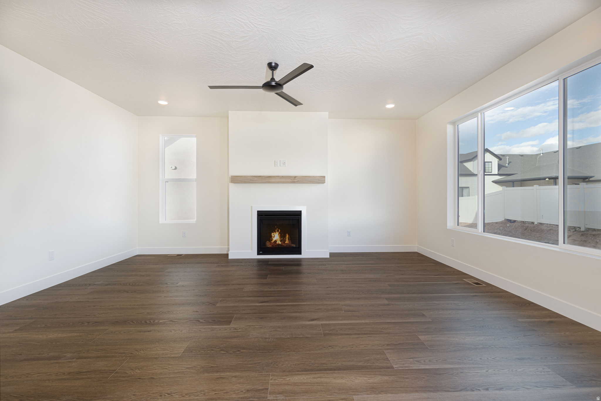 EQUESTRIAN POINTE - Residential