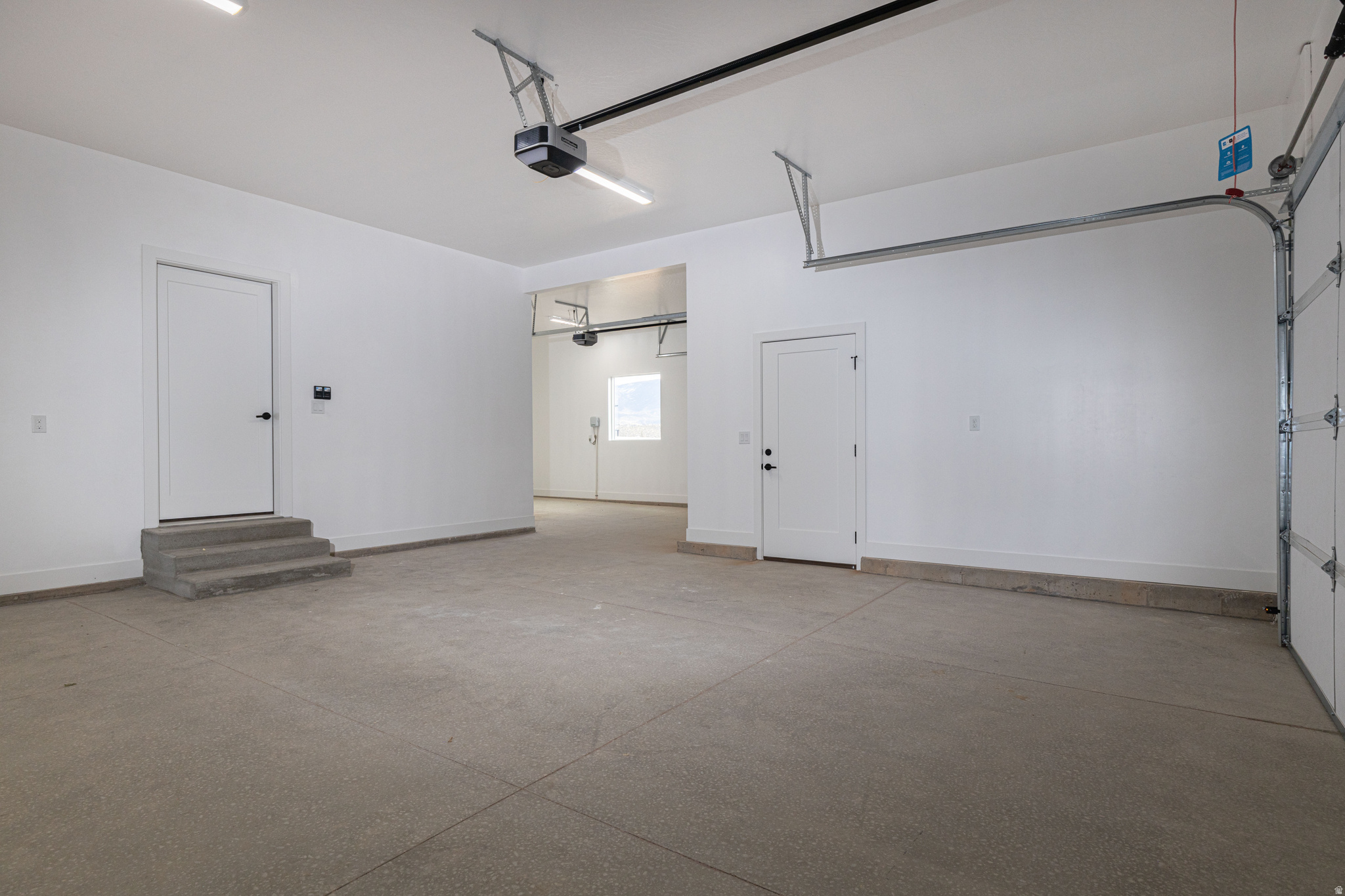 EQUESTRIAN POINTE - Residential
