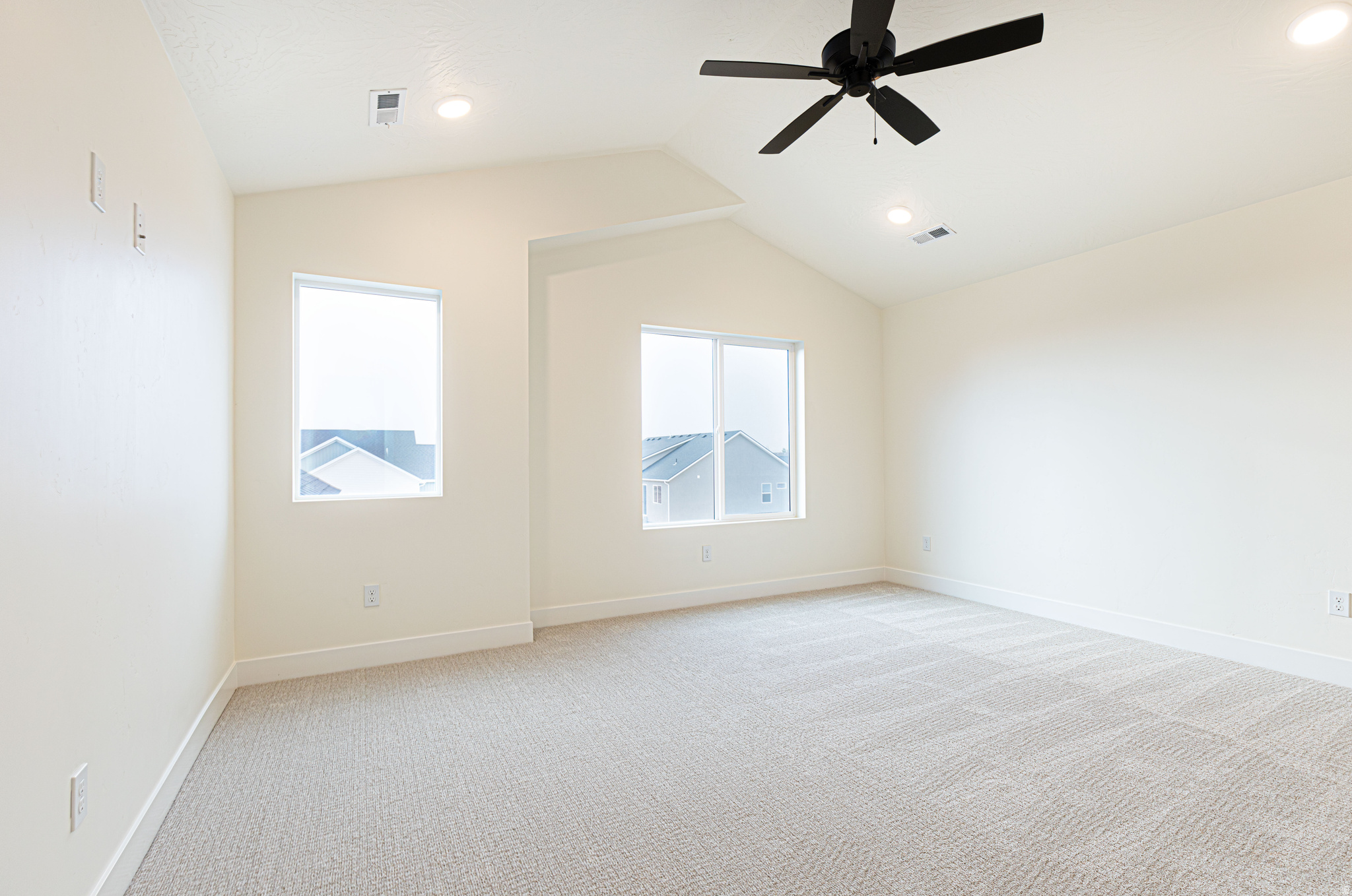 EQUESTRIAN POINTE - Residential
