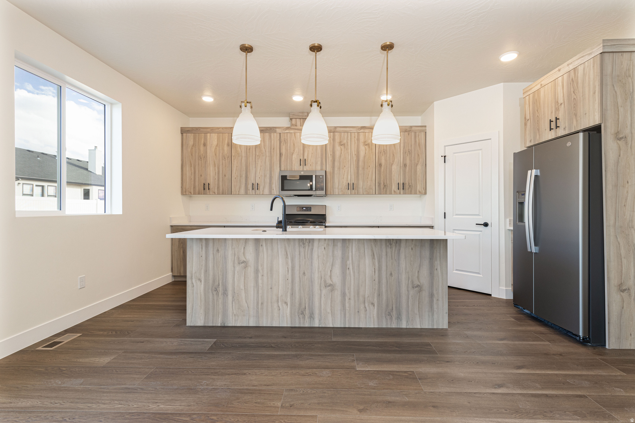 EQUESTRIAN POINTE - Residential