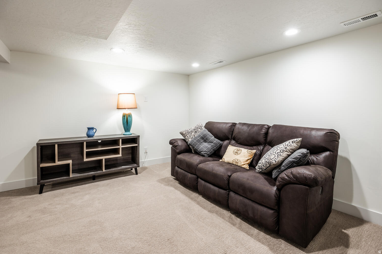 BEVERLY HEIGHTS - Residential Lease