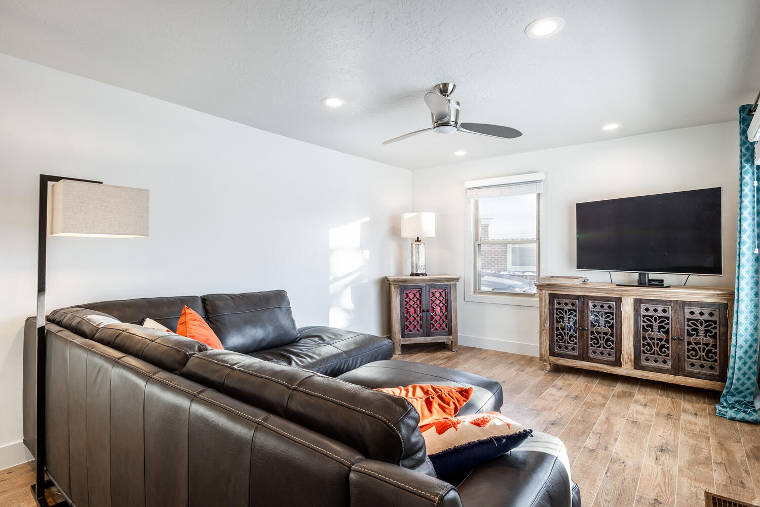 BEVERLY HEIGHTS - Residential Lease