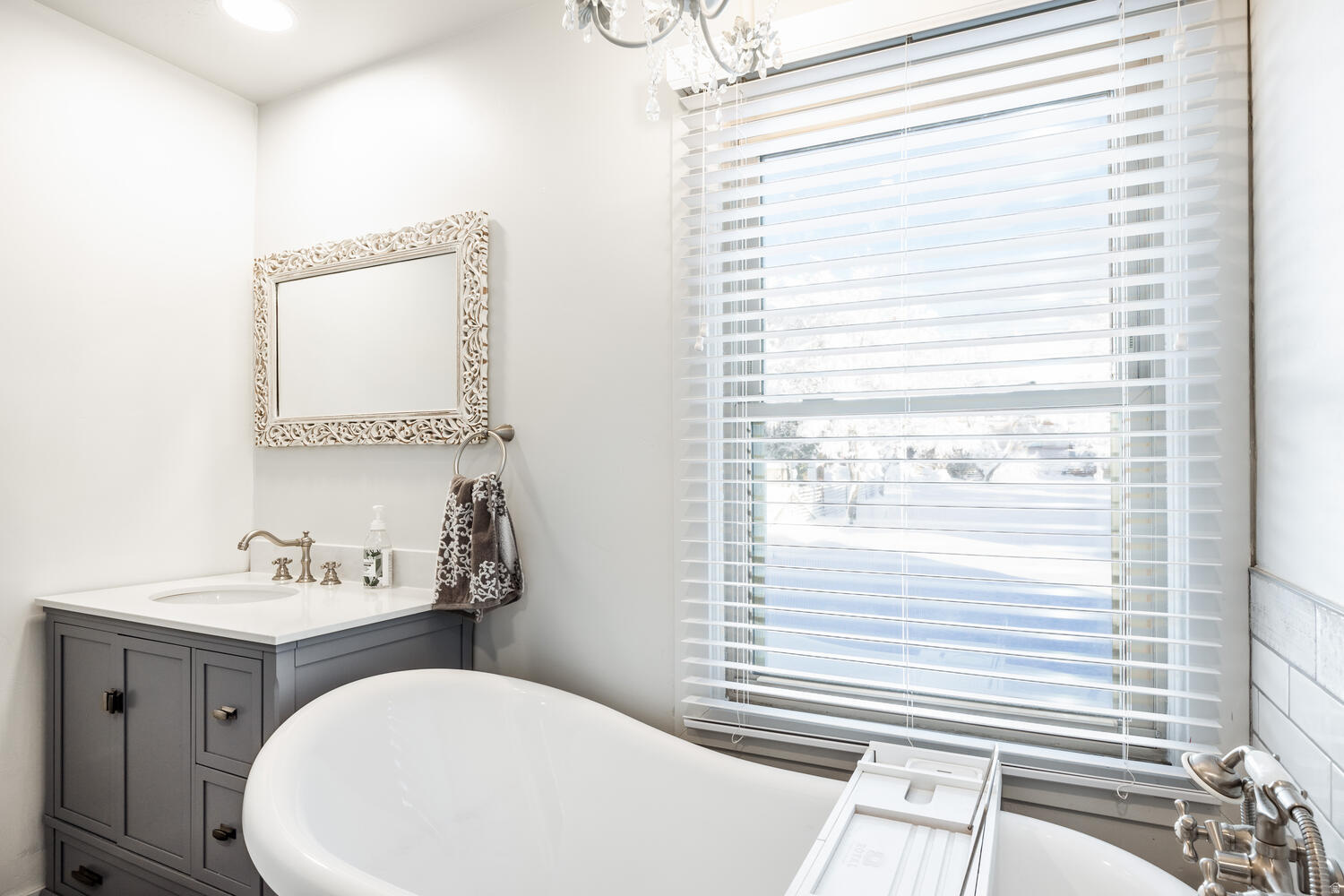 BEVERLY HEIGHTS - Residential Lease