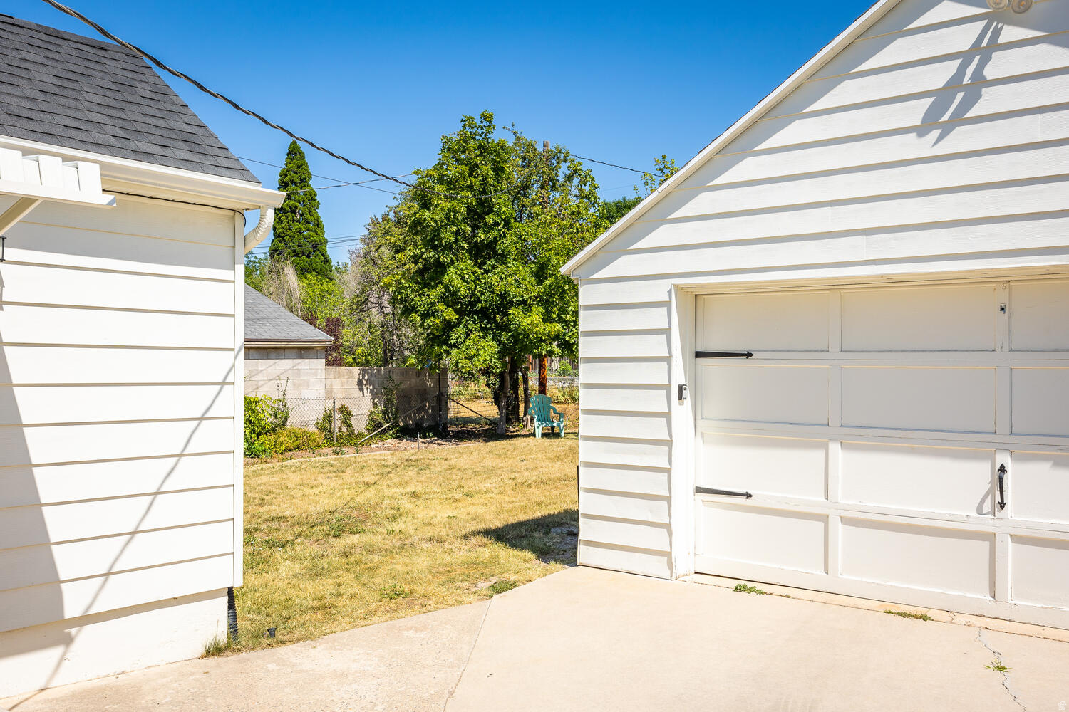 BEVERLY HEIGHTS - Residential Lease
