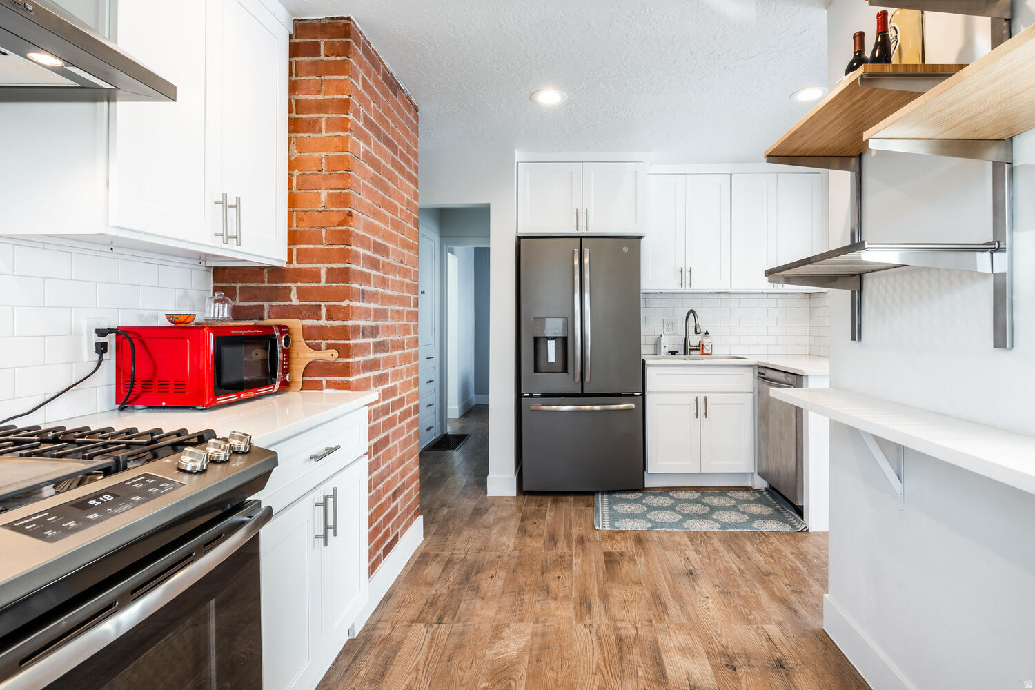 BEVERLY HEIGHTS - Residential Lease