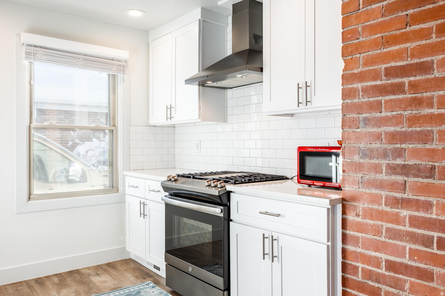 BEVERLY HEIGHTS - Residential Lease